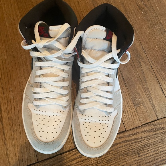 Jordan 1 sneakers - Picture 2 of 3